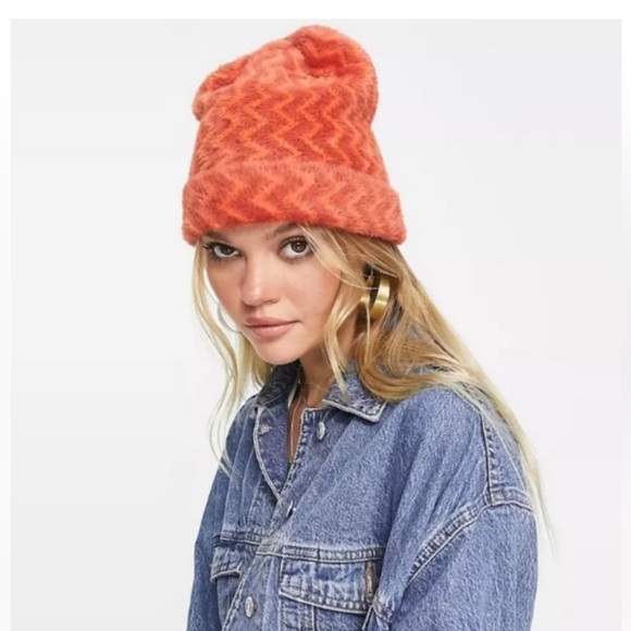 Free People Accessories - NWT FREE PEOPLE Soft Fuzzy Boho Beanie Hat NEW Orange Chevron Zigzag Combo